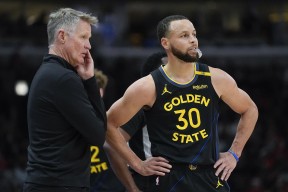 爱游戏体育官方 - 库里连续十五场比赛得分超过关键助攻，老鹰挑战极限！