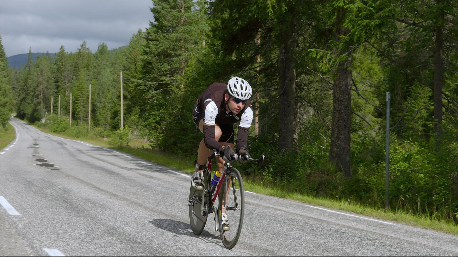 F1赛车赛场焦点!韩国队对阵法国队,年轻新星表现惊艳,未来可期